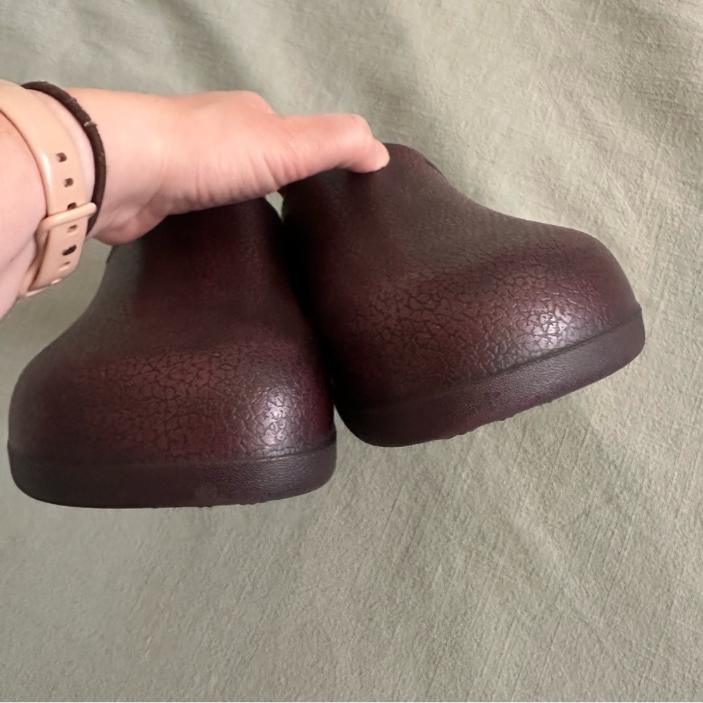 CROCS Women's Burgundy Slip-On Clogs - Picture 2 of 7